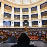 Diputados definió las presidencias de las 46 comisiones permanentes: todos los nombre La Cámara de Diputados bonaerense anunció las presidencias de sus 46 comisiones, con un resultado favorable al oficialismo y un colorido reparto para la oposición.