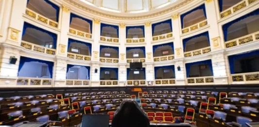 La Cámara de Diputados bonaerense anunció las presidencias de sus 46 comisiones, con un resultado favorable al oficialismo y un colorido reparto para la oposición.