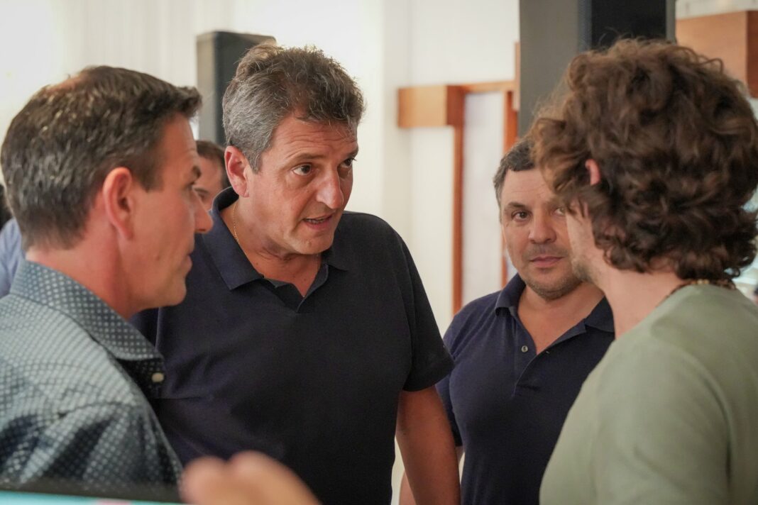 La más reciente encuesta de Circuitos relevó que Sergio Massa se posiciona como el dirigente opositor con más imagen positiva. Milei aparece con caída.