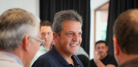 Massa retornó a a la escena política en un encuentro de intendentes, dirigentes y legisladores del Frente Renovador en Roque Pérez.