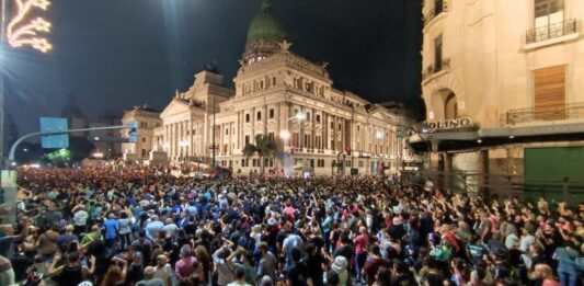 Al igual que cuando se anunció el DNU, la izquierda encabeza la convocatoria a un cacerolazo en Congreso en rechazo al discurso de Milei.
