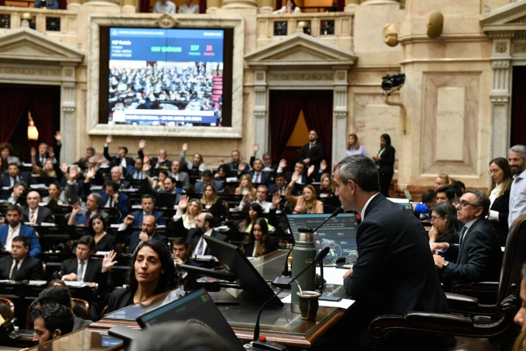 Luego de la aprobación en general de la ley bases, la Cámara de Diputados de la Nación procedió a votar en particular los artículos del paquete de iniciativas de Milei. Qué aprobó.