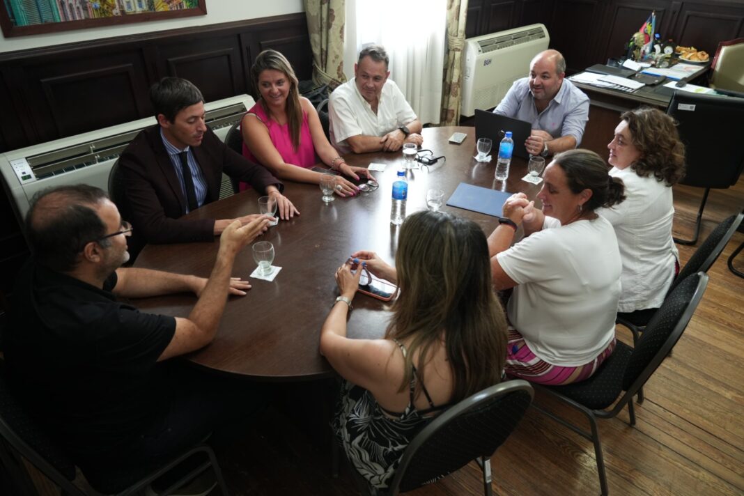 El bloque de senadores bonaerenses de la UCR + Cambio Federal, vuelven a impulsar la autonomía muncipal.