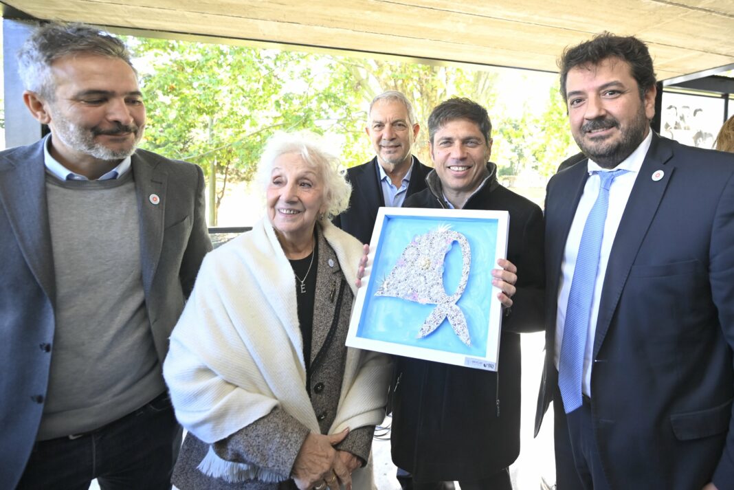 El gobernador Axel Kicillof inauguró un nuevo espacio de memoria en La Plata junto a Estela de Carlotto y no ahorró en críticas contra el gobierno de Javier Milei.