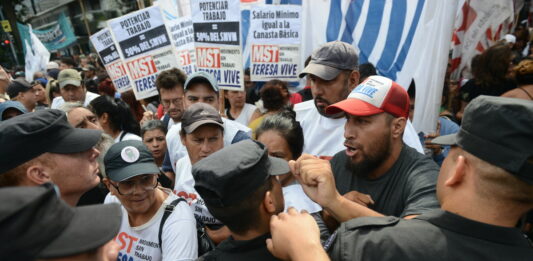 A partir de este lunes, y por disposición del Gobierno nacional, el Fondo de Integración Socio Urbana estará administrado por la cartera de Luis Caputo.