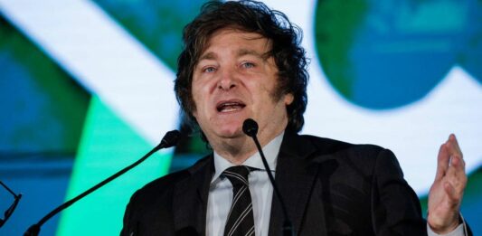 El presidente, Javier Milei, suspendió su presentación prevista para este miércoles en la Feria del Libro por miedo a escraches. “Nos quieren sabotear”, aseguró.