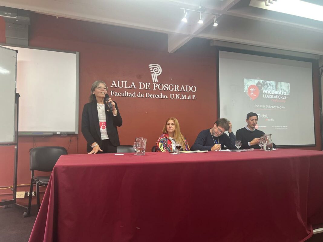 Diputados y senadores del bloque UCR + Cambio Federal disertaron en el Foro de Legisladores radicales en Mar del Plata.