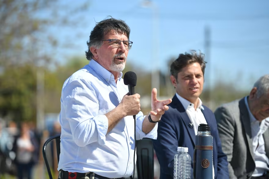 El Senado nacional sostuvo que el programa implementado en las escuelas bonaerenses expone "una visión maniquea" de la historia.