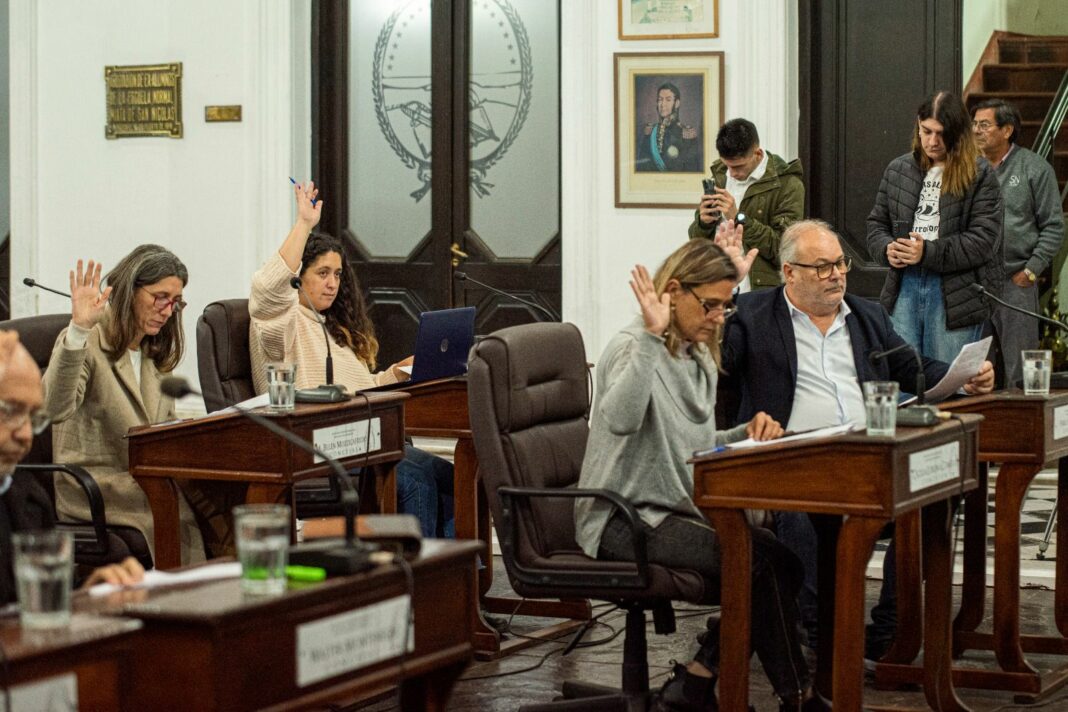 En pos de garantizar el acceso a la educación, concejales de UxP de San Nicolás presentaron un proyecto para que los estudiantes terciarios y universitarios accedan al boleto estudiantil.