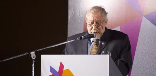 Alejandro Vaccaro abrió la Feria del Libro con duras críticas a Milei y un discurso en defensa de la cultura argentina.