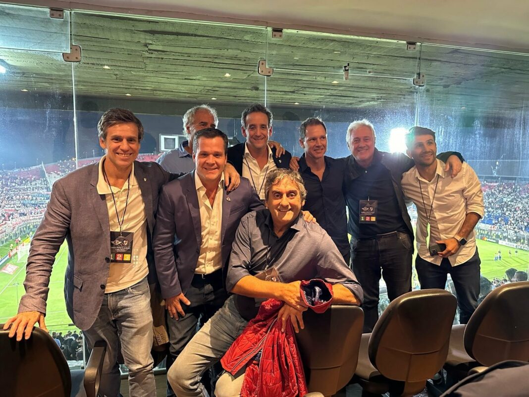 Ahora el alfil de Diego Santilli, Agustín Forchieri, dejó de garpe de a los productores rurales, para ir a verse a River a Paraguay.