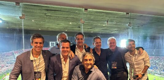 Ahora el alfil de Diego Santilli, Agustín Forchieri, dejó de garpe de a los productores rurales, para ir a verse a River a Paraguay.