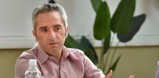 Larroque fogonea la candidatura de Kicillof: "Es una figura con proyección nacional"