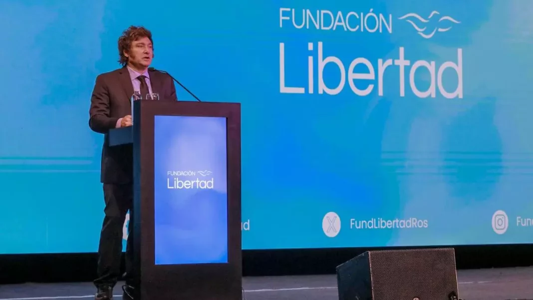 Milei dio un ferviente discurso en defensa de su programa económico y tiró dardos para todos lados.