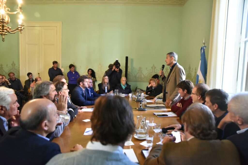 El diputado titular del bloque de Acuerdo Cívico UCR-GEN, Claudio Frangul, durante la reunión con las entidades rurales.