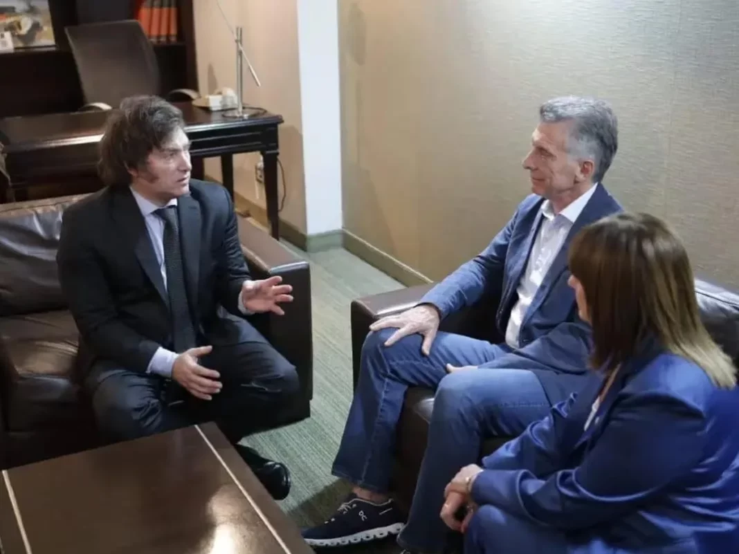 Milei hará su primera aparición pública, después de la marcha universitaria, en la cena de la Fundación Libertad, en la que estará Macri.