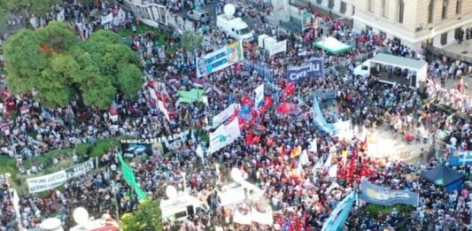Los distintos sectores de la oposición se organizan para llevar una mega movilización al Congreso el día del debate de la Ley Bases.
