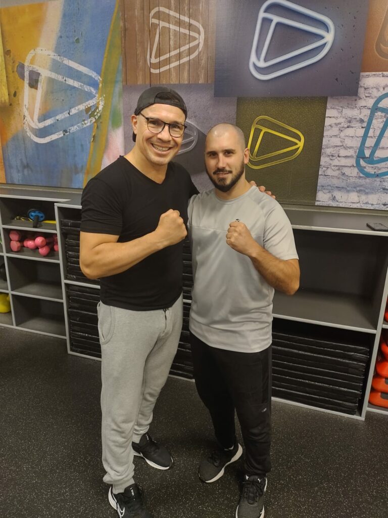 Maravilla Martínez junto a Nacho Argaño en la sede de On Fit La Plata. 