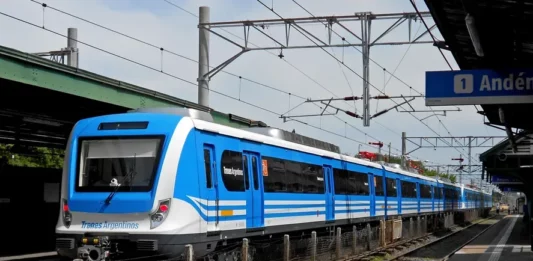 Los aumentos en el boleto de tren también alcanzarían a los de larga distancia. ¿Cuánto costarán?