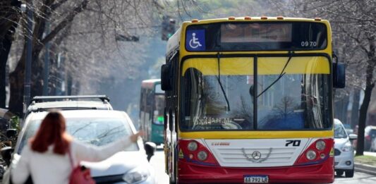 La UTA analiza convocar a un paro de colectivos para el miércoles 25 de abril, en caso de no llegar a un acuerdo con las cámaras empresariales.