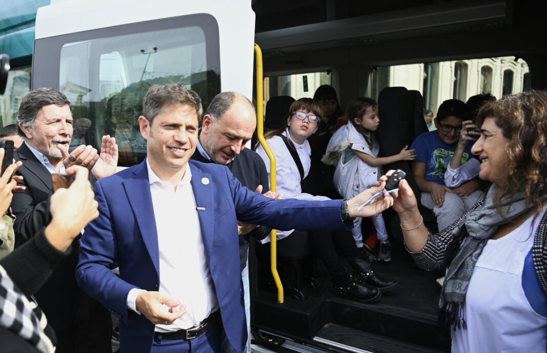 El gobernador bonaerense Axel Kicillof anunció obras en Tres de Febrero y volvió a apuntar contra el ajuste llevado a cabo por Milei.