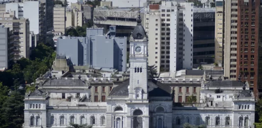 El senador bonaerense del PRO, Marcelo "Chuby" Leguizamón, presentó en las últimas horas un proyecto para crear la tasa de capitalidad. Qué beneficios trae para La Plata.
