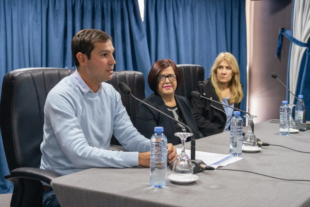 En una charla con la doctora Marta Cohen, el diputado radical Valentín Miranda le dio volumen a su proyecto de prevención del dengue.