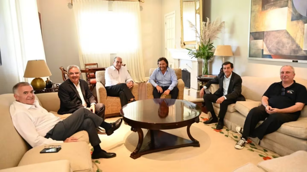 El ministro del Interior, Francos, viajó a Misiones para conseguir aliados en el Congreso.