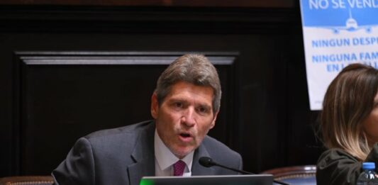 El diputado Guillermo Castello celebró el avance de la ley para declarar la educación como servicio esencial en las comisiones de la Cámara de Diputados de la Nación.