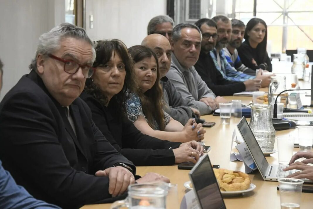 Al igual que a los estatales, el Ejecutivo provincial, a cargo de Axel Kicillof, le ofreció este miércoles a los judiciales bonaerenses un aumento del 9,5% para el mes de abril.