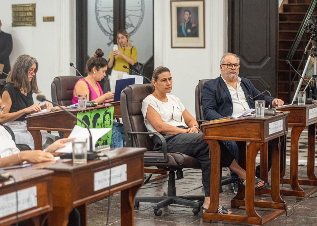El bloque de concejales de Unión por la Patria de San Nicolás presentó un proyecto para frenar el aumento en las tasas municipales.