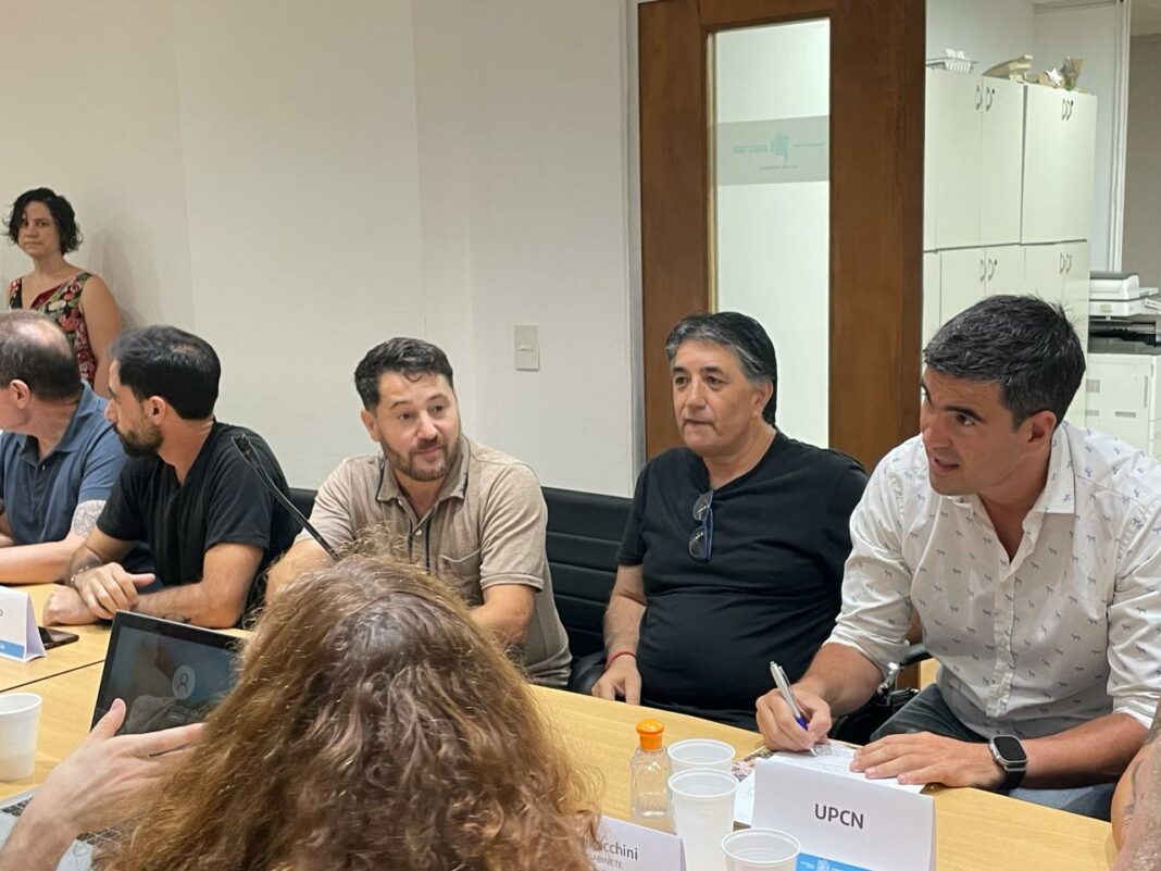 Luego de la reprogramación, funcionarios de gobierno de Kicillof recibirán a partir de las 10 horas a los estatales bonaerenses para discutir paritarias.