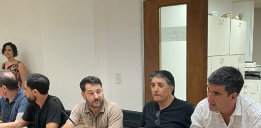 Luego de la reprogramación, funcionarios de gobierno de Kicillof recibirán a partir de las 10 horas a los estatales bonaerenses para discutir paritarias.