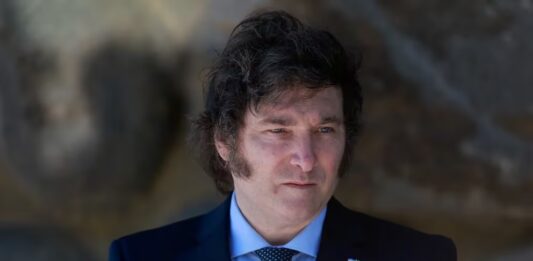 Javier Milei encabeza una reunión con su equipo de Gabinete completo a fin de ratificar su alineamiento a fin de cooperar con Israel.