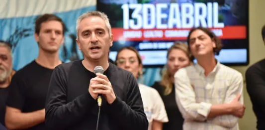 Andrés Cuervo Larroque arremetió contra los que "osan murmurar" en contra de Kicillof y sostuvo que eso hace peligrar la unidad del peronismo.