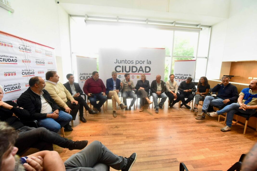 La líder de GEN, Margarita Stolbizer, desembarcó en La Plata con el objetivo de respaldar “Juntos por la Ciudad”, el nuevo frente opositor creado por fuera de la órbita del garrismo.