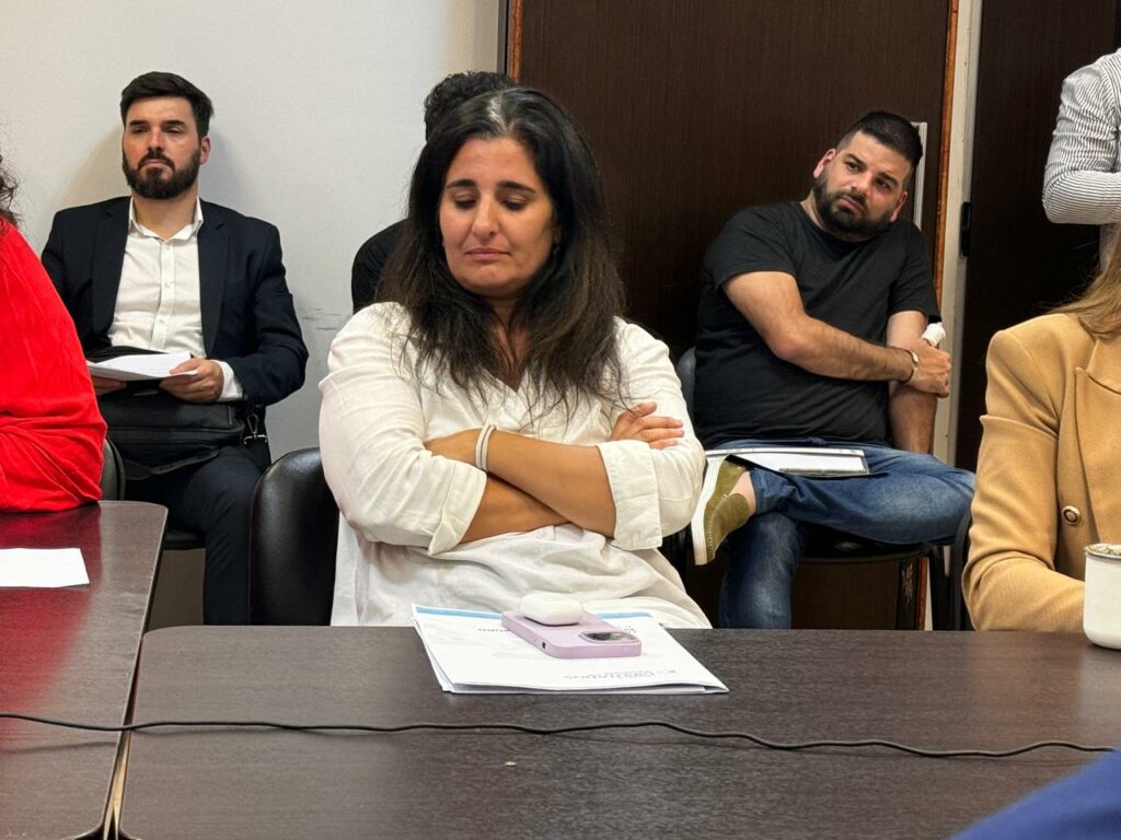 La presidenta de la Coalición Cívica bonaerense, Maricel Etchecoin, rechazó el proyecto para elevar las indemnizaciones laborales.