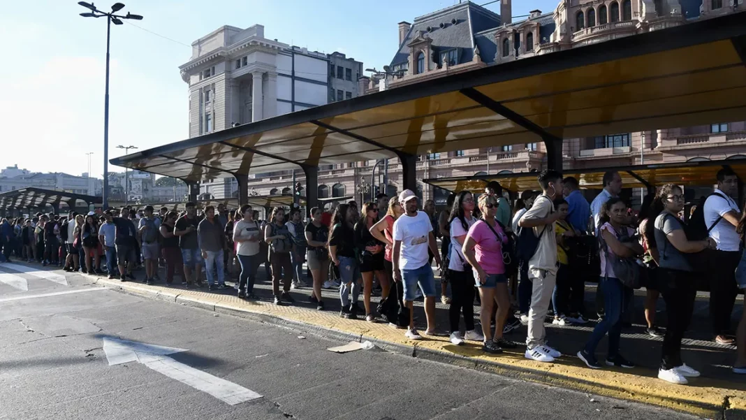 Tras fracasar la audiencia entre las cámaras empresariales y la UTA, el paro de colectivos iniciara en el AMBA a partir de las 0 horas del jueves.