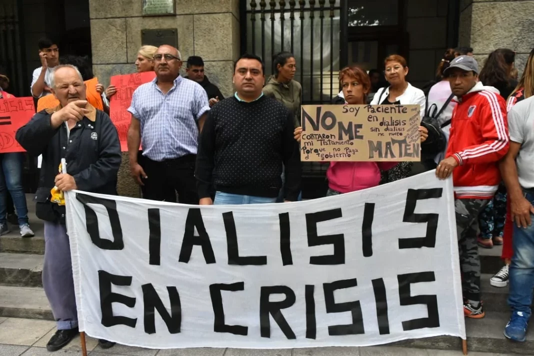 Casi 5 mil pacientes en diálisis están a punto de perder acceso a sus tratamientos debido a que IOMA “no reconoce el verdadero valor de los servicios prestados”.