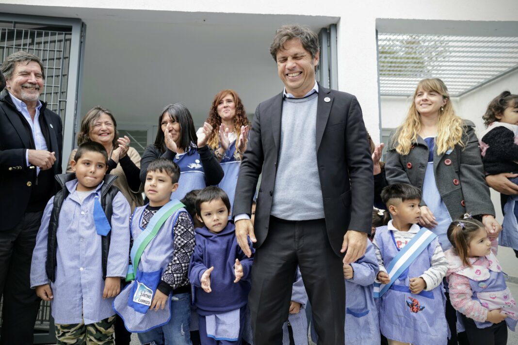 El Gobernador bonaerense, Axel Kicillof, saca pecho al inaugurar este miércoles el jardín de infantes n°100 de su gestión. “Esto es el Estado”, afirmó.