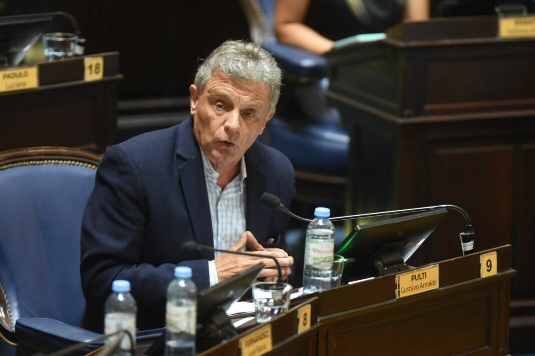 El diputado bonaerense, Gustavo Pulti, presentó un proyecto en el que repudió la privatización de la Hidrovía efectuada por el gobierno de Milei.