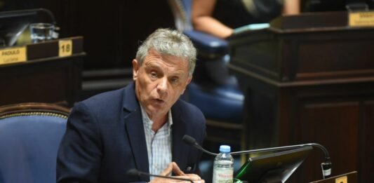 El diputado bonaerense, Gustavo Pulti, presentó un proyecto en el que repudió la privatización de la Hidrovía efectuada por el gobierno de Milei.