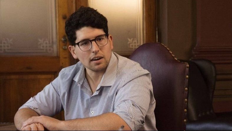 El intendente de Florentino Ameghino, Nahuel Mittelbach, dialogó con Diputados Bonaerenses a la salida del encuentro con Kicillof.