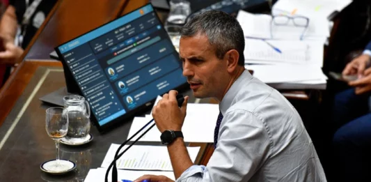 La Cámara de Diputados conformará comisiones clave para la ley ómnibus y el Gobierno apura las negociaciones.