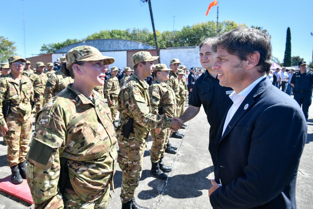 El gobernador Axel Kicillof presentó esta tarde en Baradero a 250 nuevos agentes que se suman a la Policía Rural bonaerense.