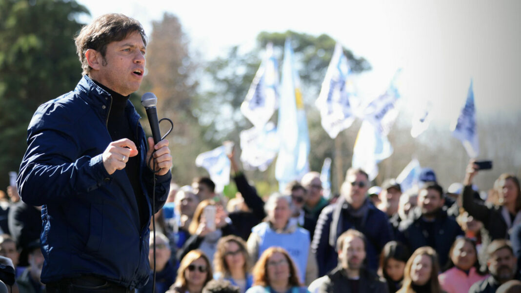 Kicillof salió al cruce con la gestión de Javier Milei tras las brutales medidas económicas y los miles de despidos en el área estatal.