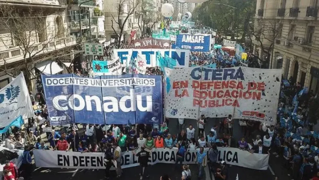 La Confederación de Trabajadores de la Educación (Ctera) enfrentará este jueves un paro nacional docente contra el ajuste de Javier Milei.