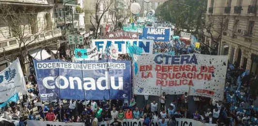 La Confederación de Trabajadores de la Educación (Ctera) enfrentará este jueves un paro nacional docente contra el ajuste de Javier Milei.