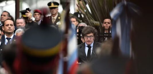 Milei criticó la política de Estado hasta el momento sobre la cuestión de las Islas Malvinas y dijo que invitará a las Fuerzas Armadas al Pacto de Mayo.