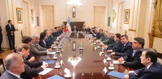 16 gobernadores de todos los colores políticos preparan un petitorio para rechazar el Pacto de Mayo que propuso Javier Milei el pasado 1 de marzo.